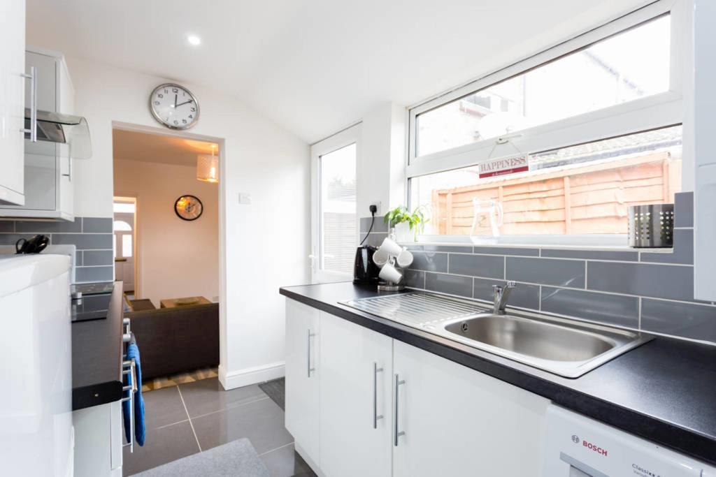 Ashton House - Stylish 2 Bedroom House, Close To Luton Town Center & Airport Экстерьер фото