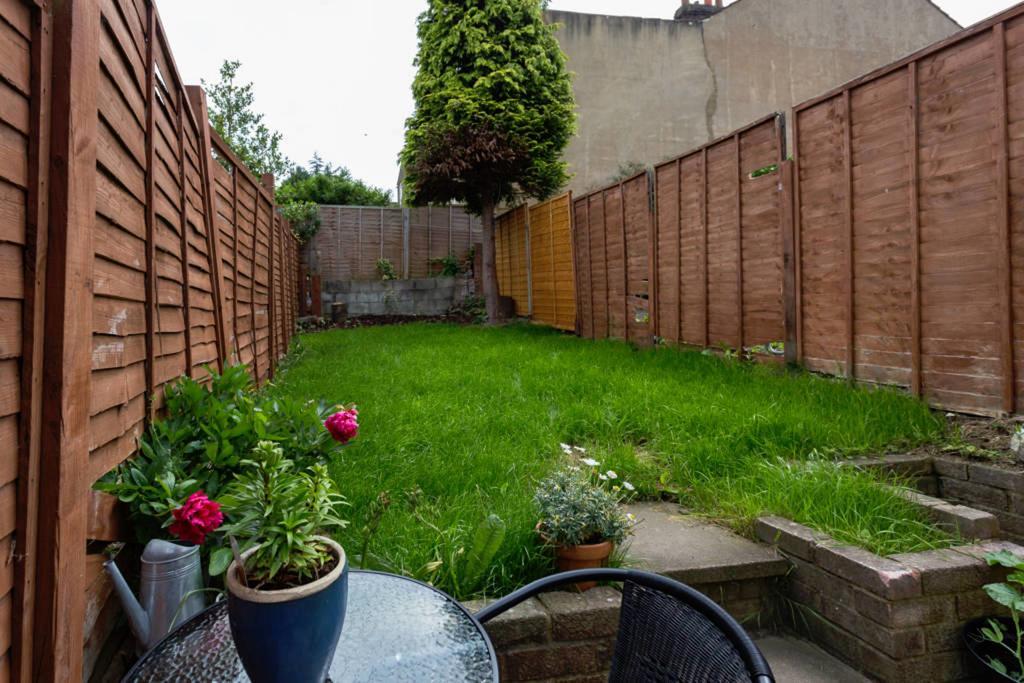 Ashton House - Stylish 2 Bedroom House, Close To Luton Town Center & Airport Экстерьер фото