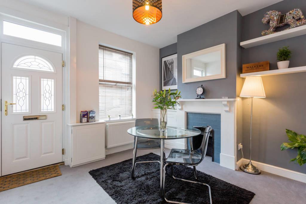 Ashton House - Stylish 2 Bedroom House, Close To Luton Town Center & Airport Экстерьер фото