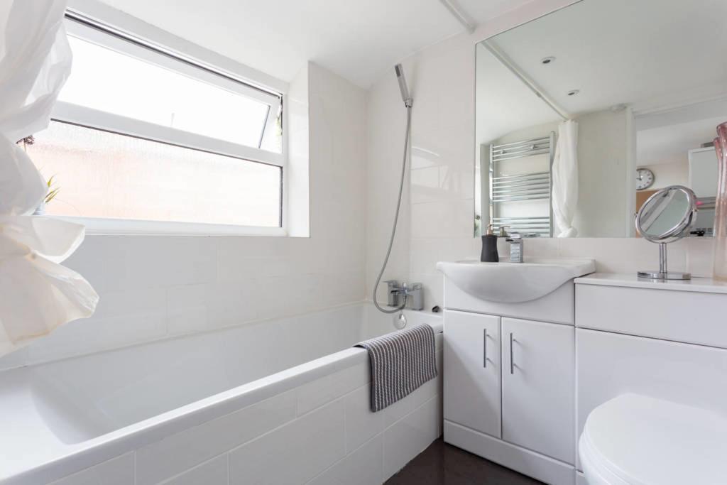 Ashton House - Stylish 2 Bedroom House, Close To Luton Town Center & Airport Экстерьер фото